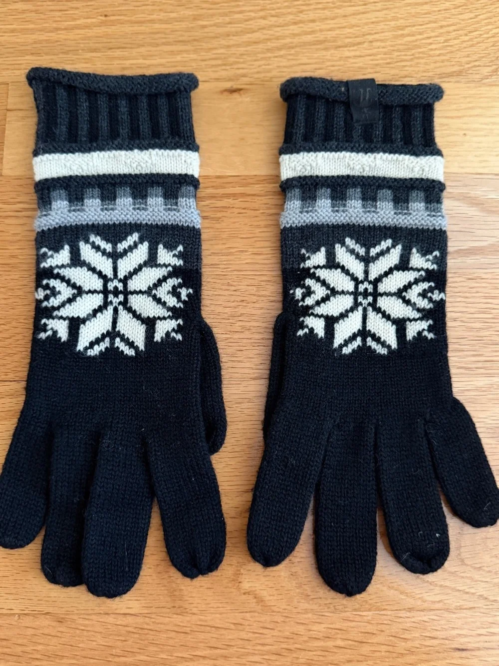 Smartwool Merino Wool Womens Gloves Black Gray White Snowflake